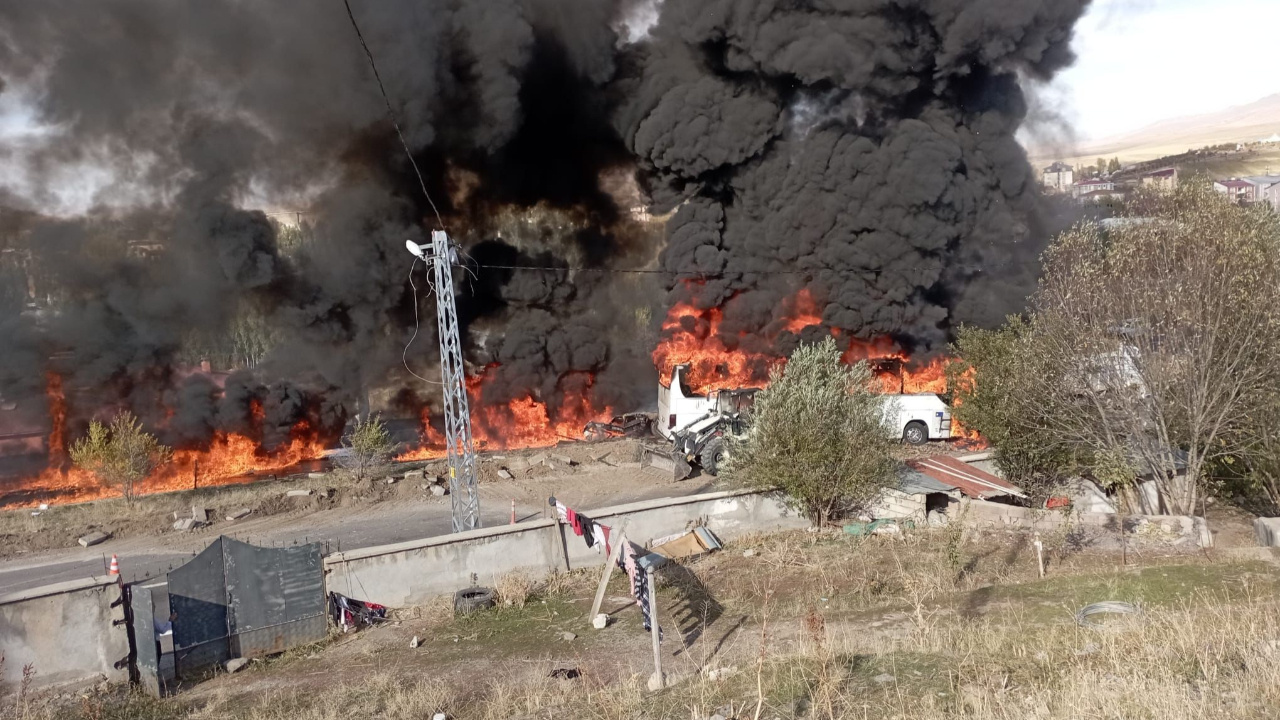 Ağrı’da tanker yolcu otobüsüyle çarpıştı, yangın çıktı! Ölü ve yaralılar var