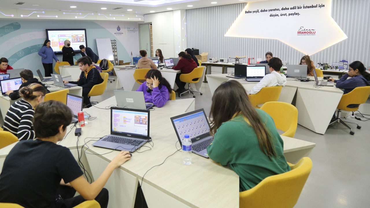 İBB Teknoloji Atölyelerinde 1320 öğrenci eğitim görecek