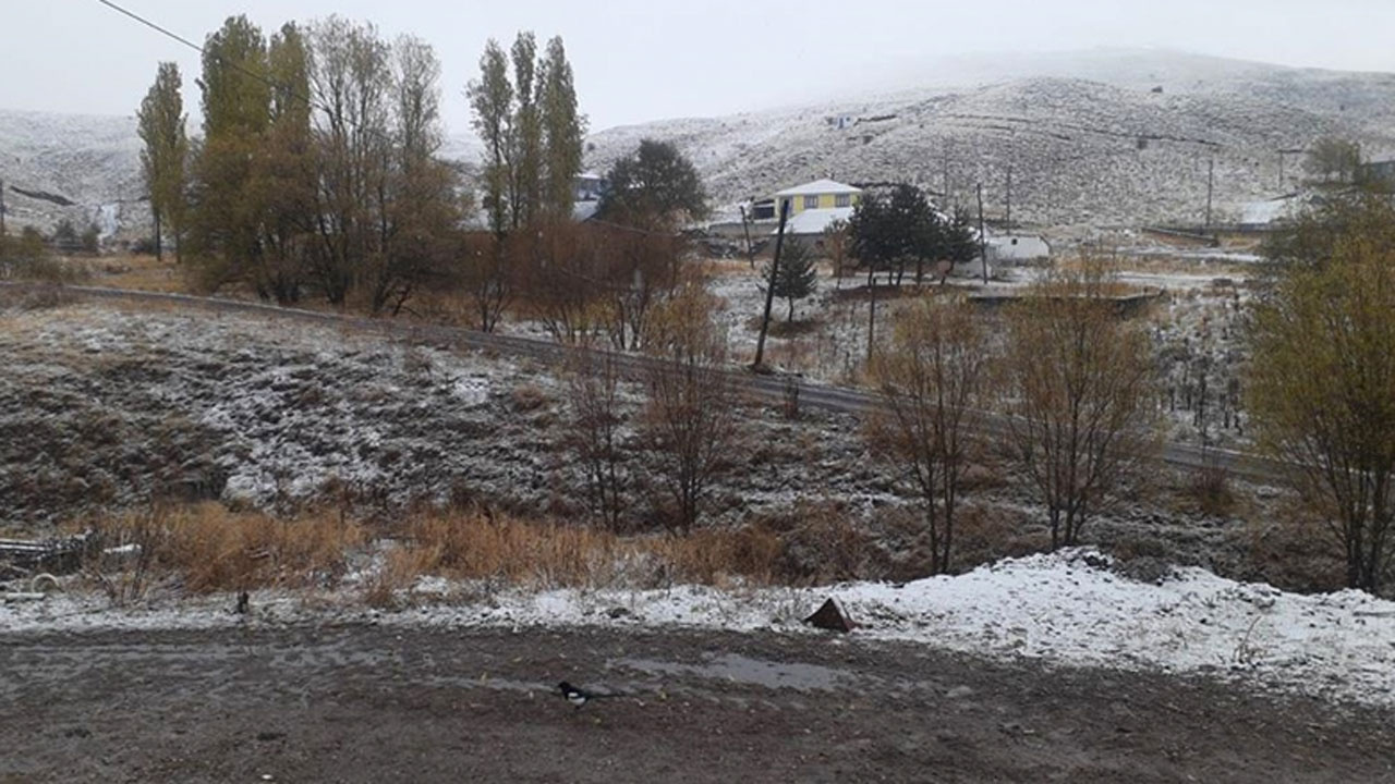 Sivas'ın yüksek kesimlerine kar yağdı