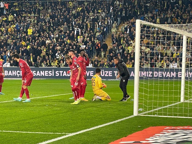 Fenerbahçe Sivasspor maçında tribünde taciz krizi! 20 taraftar 1 yıl men edildi