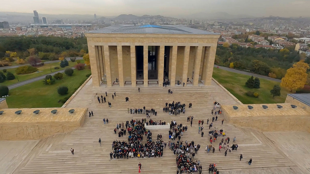 Anıtkabir'de farklı bir yolculuk: Atatürk'ün ebedi istirahatgahı dronla görüntülendi