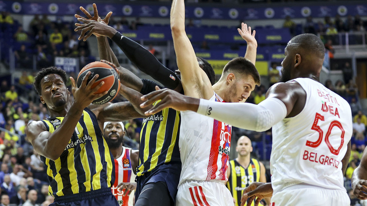 Melih Mahmutoğlu rekor kırdı! Fenerbahçe Beko rahat kazandı!