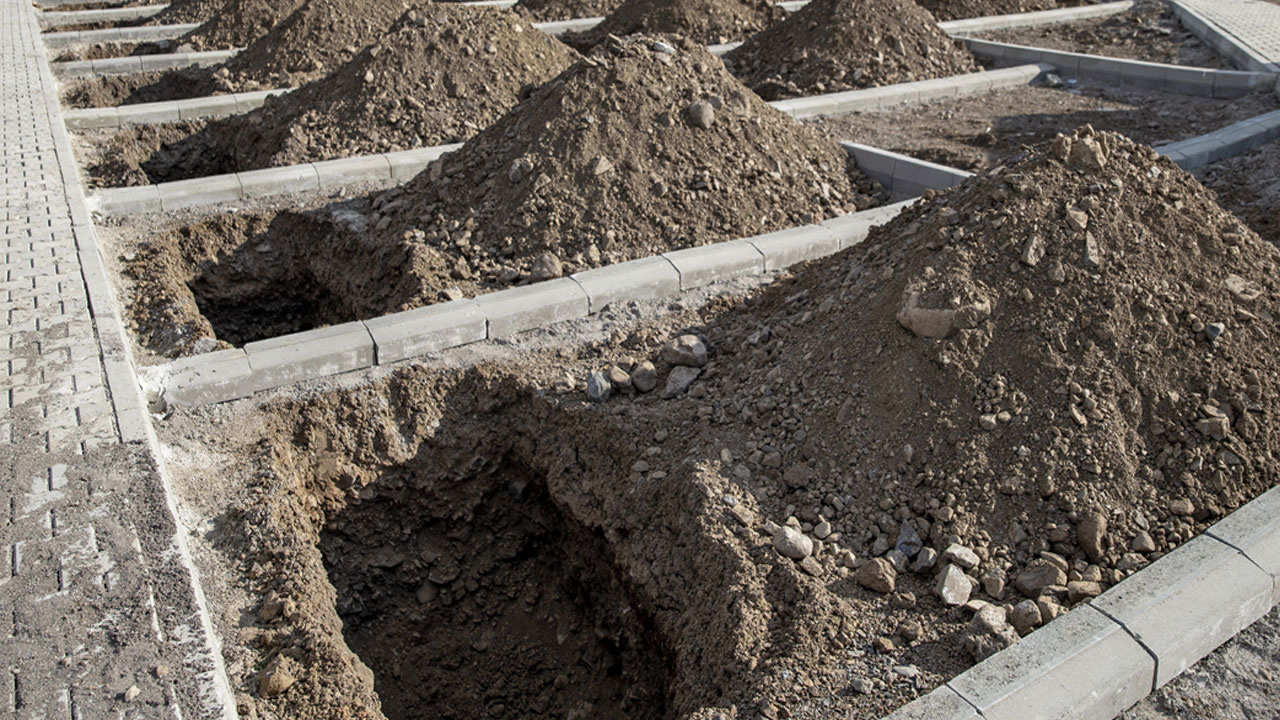 Erzurum'da ürküten görüntü! 920 mezar yeri açıldı