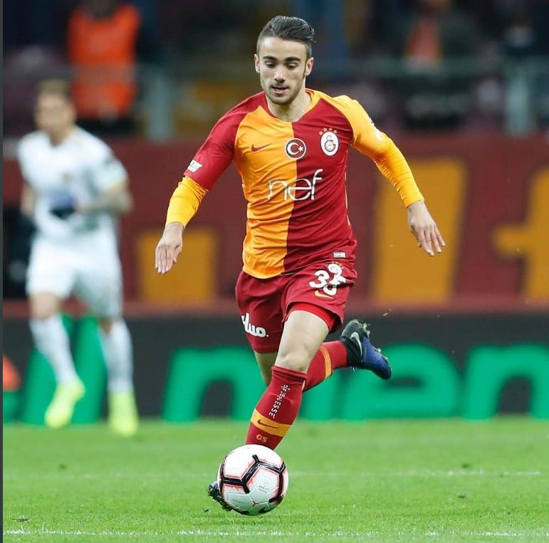 Galatasaray'ın yıldızı açtı ağzını yumdu gözünü: "Dönerci bile benden daha çok kazanıyor"