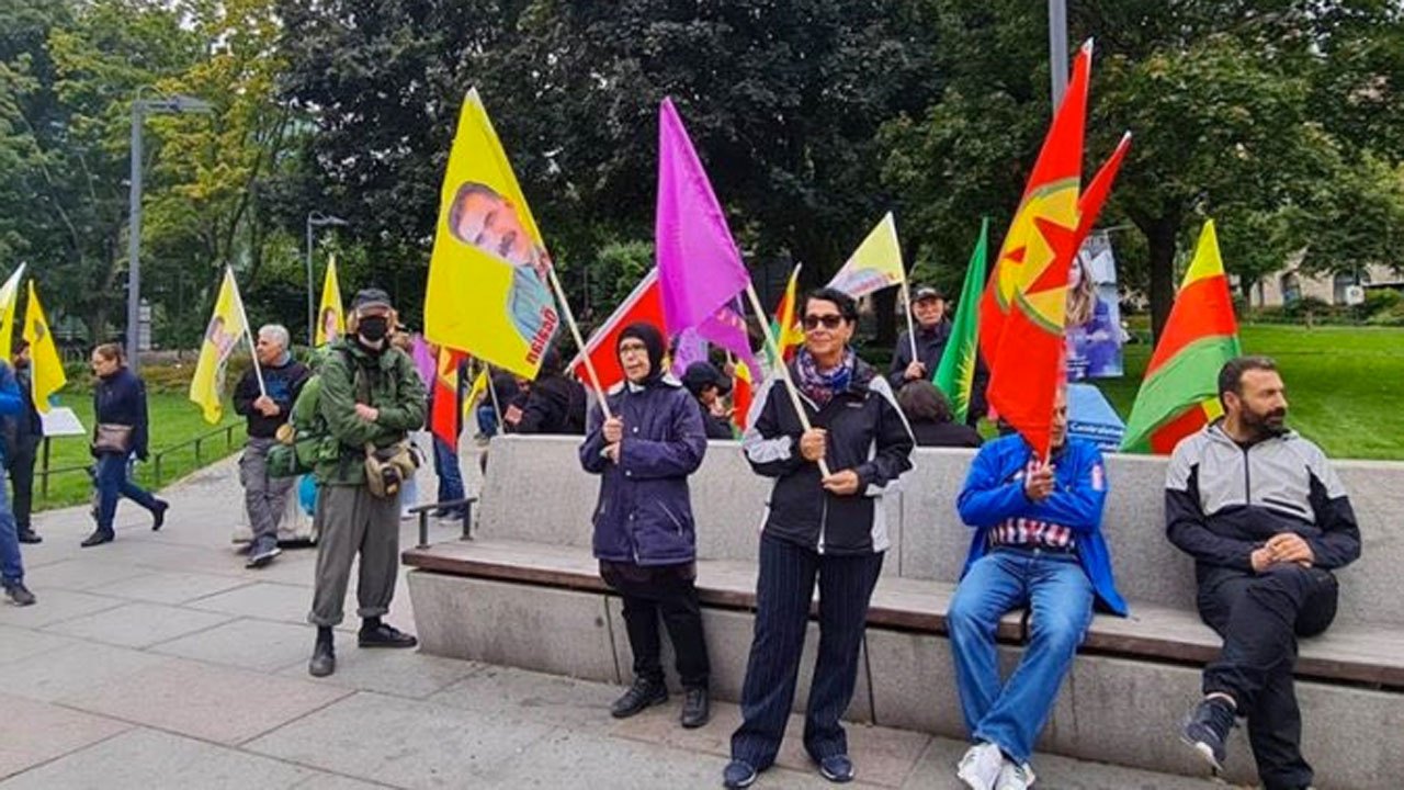 İsveç'te PKK yandaşları şov yaptı polis her zamanki gibi seyretti