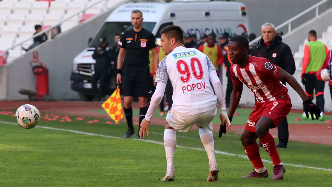 Sivasspor Ümraniyespor önünde galibiyeti koruyamadı 4 gollü maç
