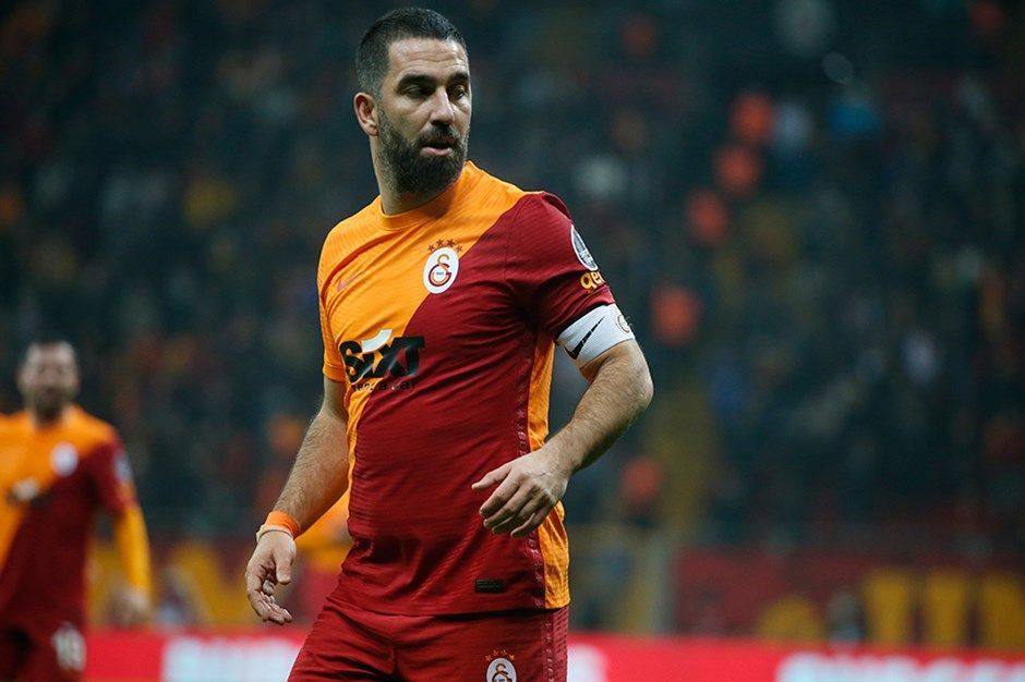 Arda Turan teknik direktörlüğe soyunuyor! Yeni takımı belli oldu