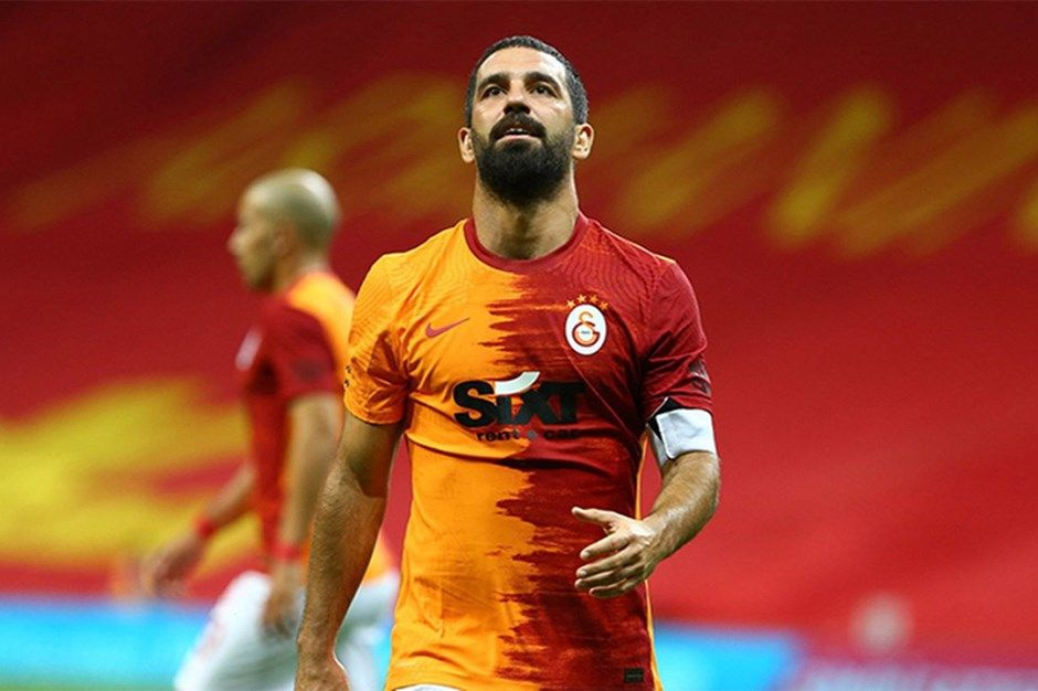 Arda Turan teknik direktörlüğe soyunuyor! Yeni takımı belli oldu