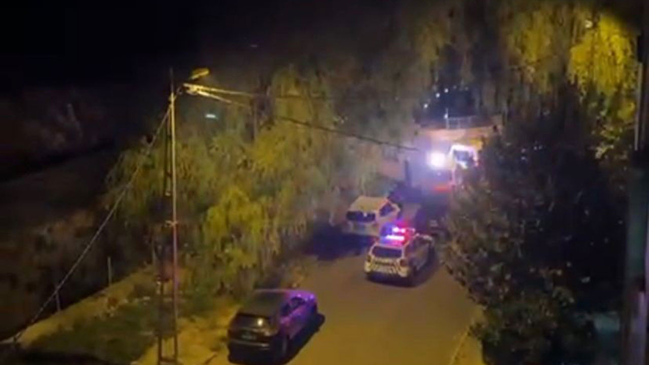 İstanbul'da anne ve babasının bıçaklandığını gören polis etrafa kurşun yağdırdı