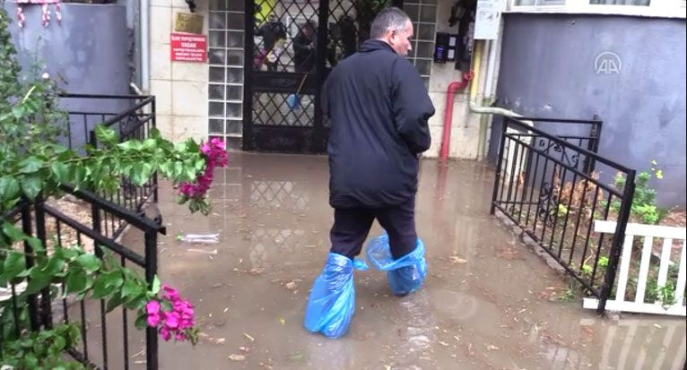 İzmir'de şaşkına çeviren görüntüler! 79 gün sonra yağdı böyle oldu