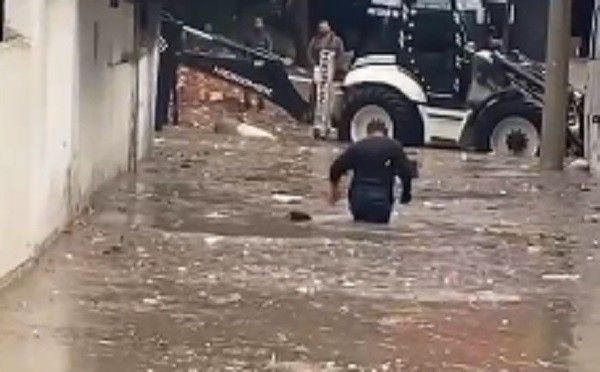 İzmir'de şaşkına çeviren görüntüler! 79 gün sonra yağdı böyle oldu