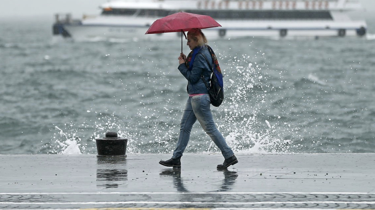 Meteoroloji öğleden sonra dedi saat verdi! İstanbul'da lodos ve fırtınaya dikkat