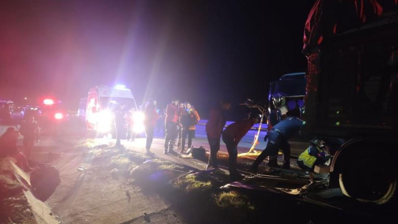 Amasya'da trafik kazası geçiren tiyatrocuların son durumu! Bakan Koca açıkladı