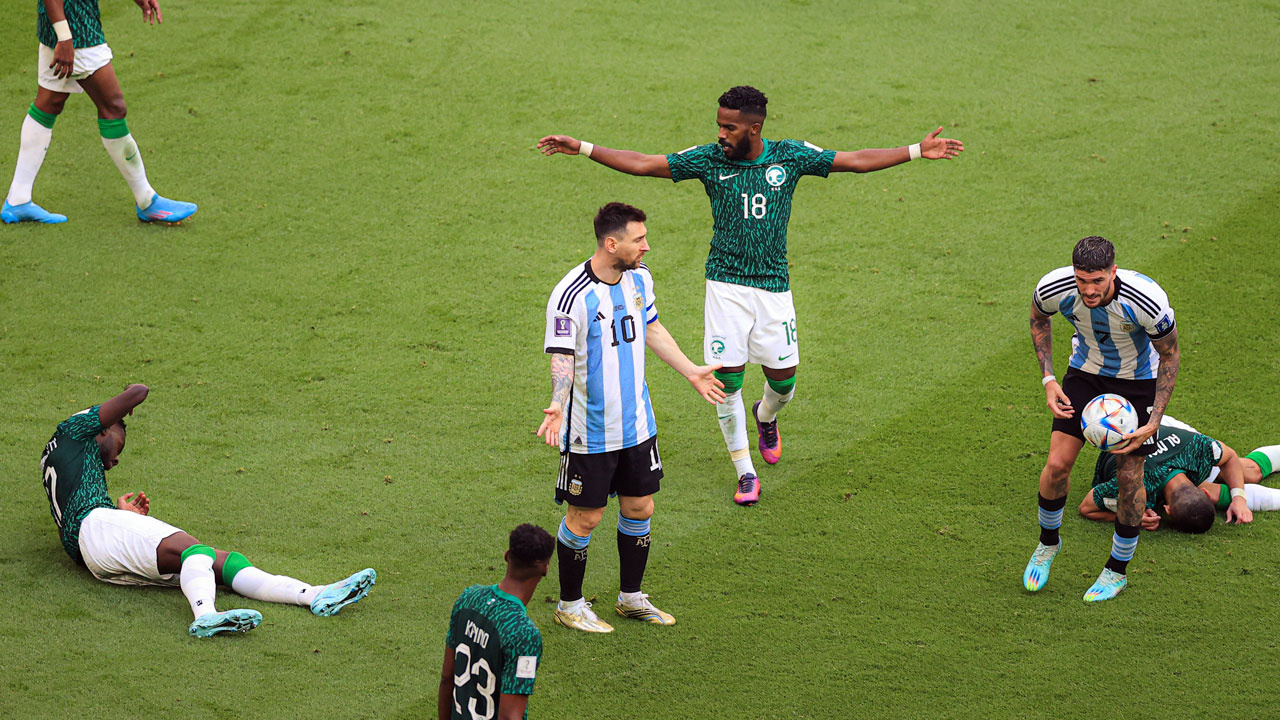 Dünya Kupası'nda Messi'ye Suudi Arabistan şoku! Arjantin'e uzatmalar da yetmedi