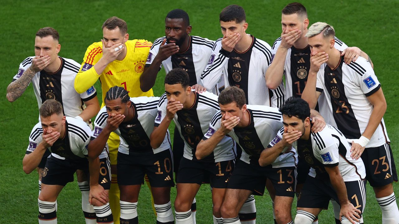Almanya'dan Dünya Kupası tarihine geçecek protesto! Japonya maçı öncesi futbolcuların hareketi olay oldu!