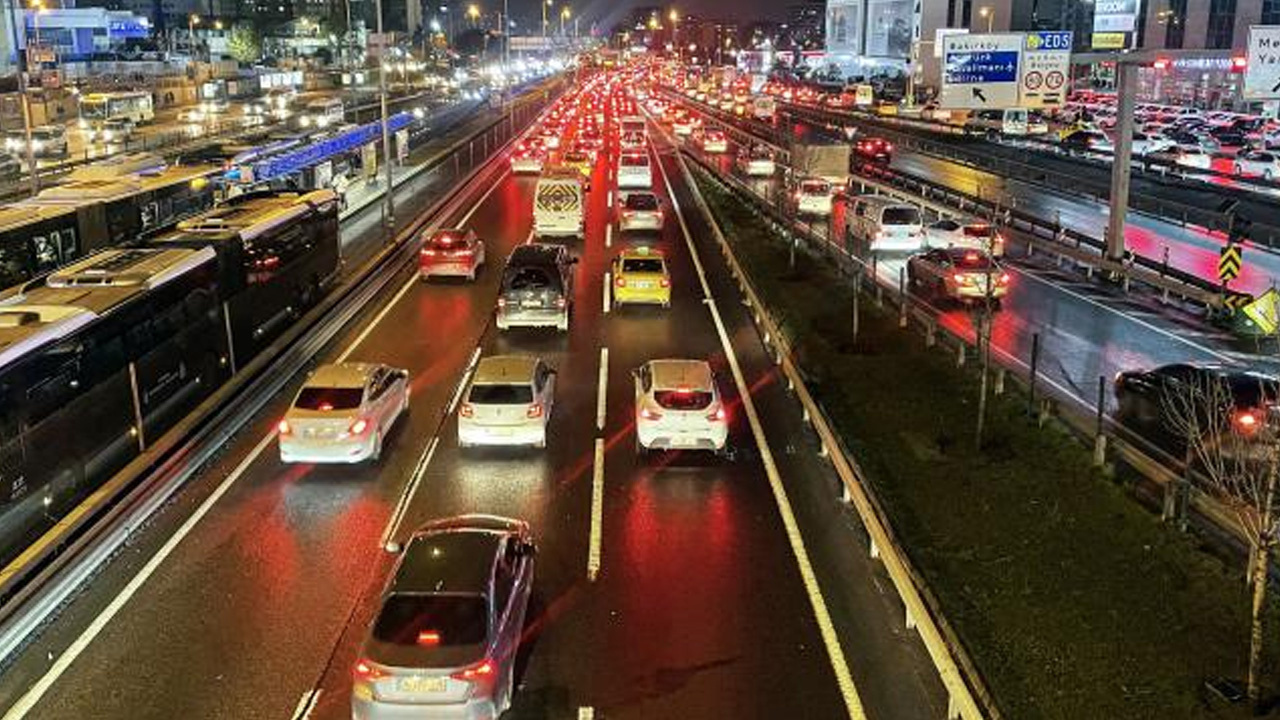 İstanbul’da trafik yoğunluğu yüzde 90'a ulaştı