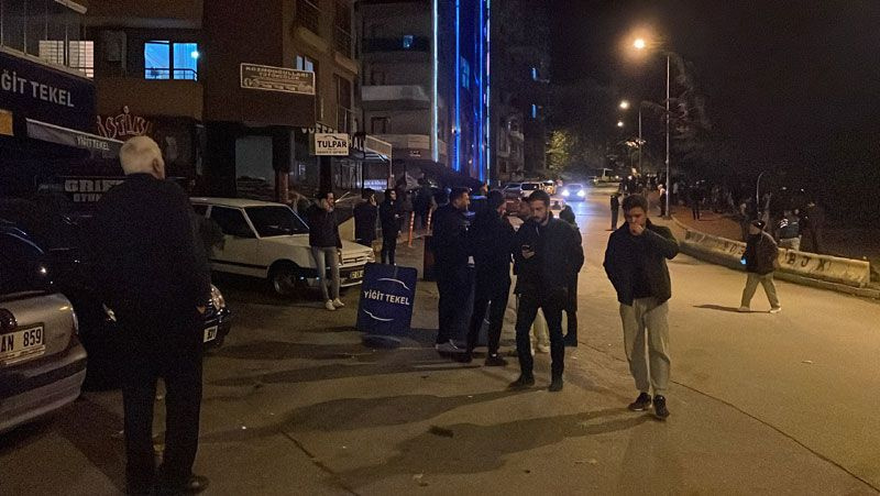 Düzce'de deprem oldu İzmir'e Kütahya'ya kadar hissedildi halk sokaklara döküldü