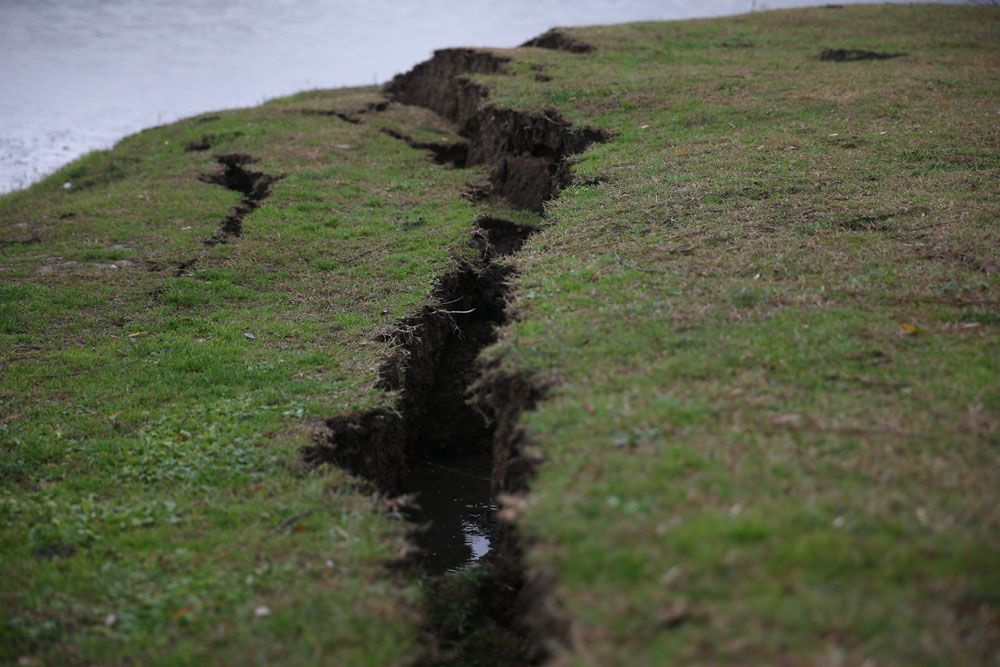 5,9 şiddetindeki depremde oldu! Korkutan görüntü uzmanlar gelip inceledi
