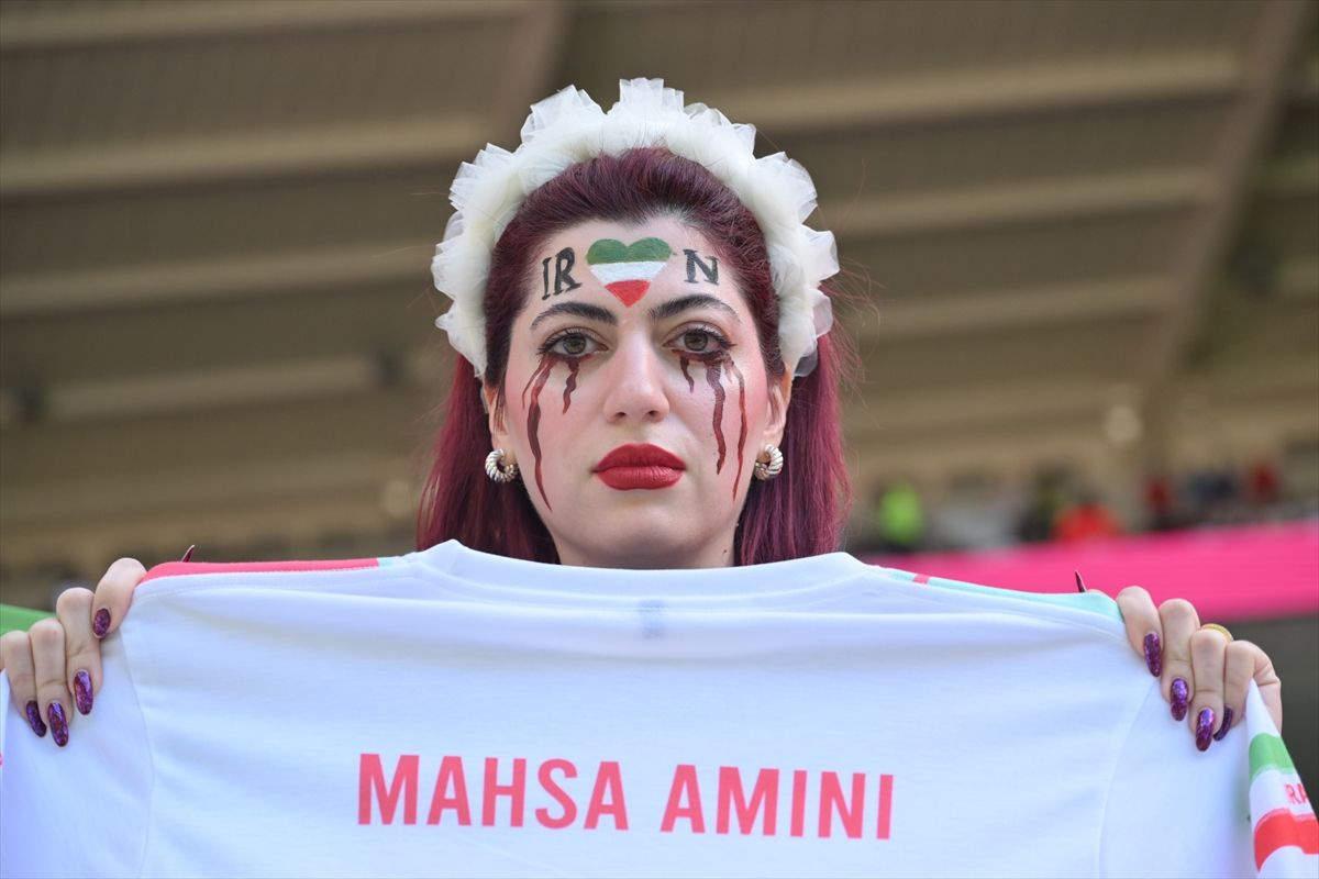 Katar'da Mahsa Emini protestosu! İranlı taraftar gözyaşlarına boğuldu! Dünya Kupası'na damga vuran anlar...