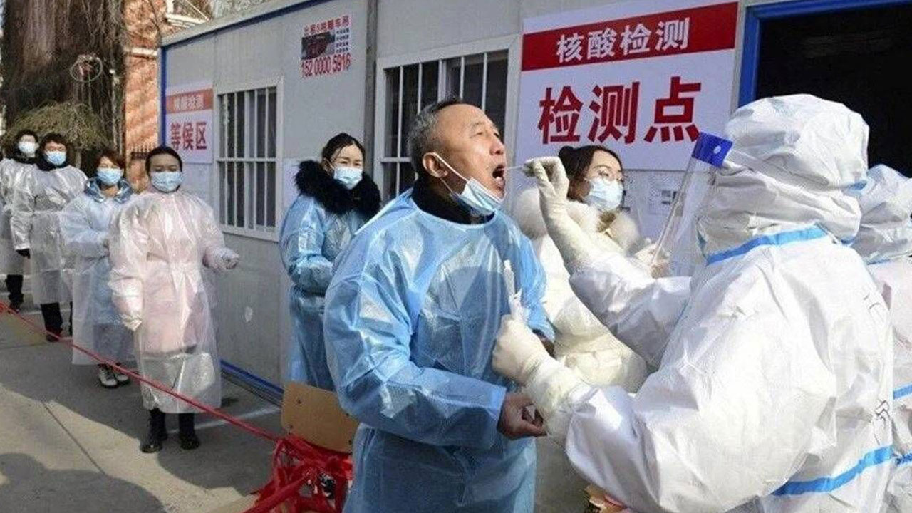 Koronavirüs geri döndü: Çin'de vaka sayısı rekor kırmaya devam ediyor!