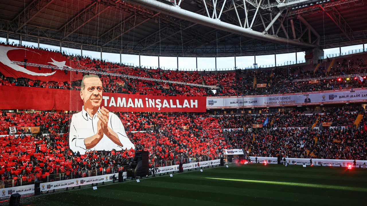 AK Parti İstanbul mitingine damga vurdu: Cumhurbaşkanı Erdoğan için dev koreografi!