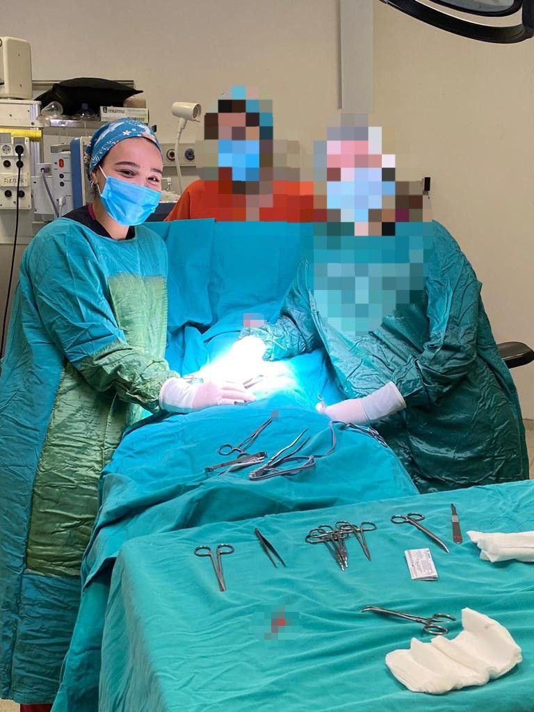 Sahte doktor ameliyata girip dikiş atmış! Fotoğrafları ortaya çıktı! İfadesi kan dondurdu