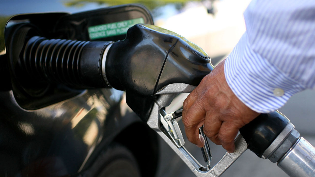 Bugün Petrol fiyatları öyle çakıldı ki benzin ve motorine eşi benzeri olmayan büyük indirim getirecek