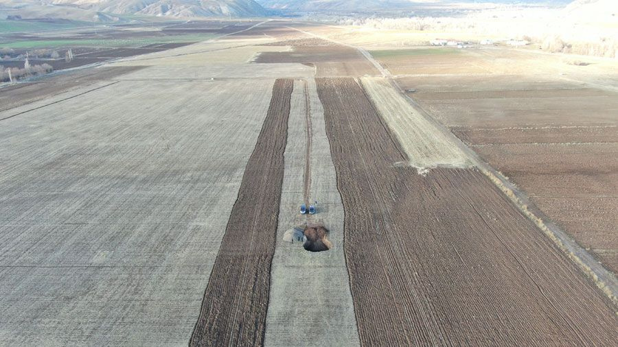 Sivas'ta hayvanlarını otlatırken oldu toz dumanın dağılmasıyla dehşete düştü 10 metre çapında