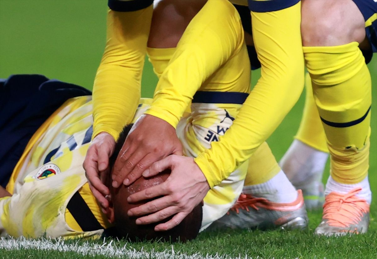 Fenerbahçe'de korkunç sakatlık! Pedro acı içinde yerde kaldı: Mert Hakan'ın yüz ifadesi her şeyi özetledi!