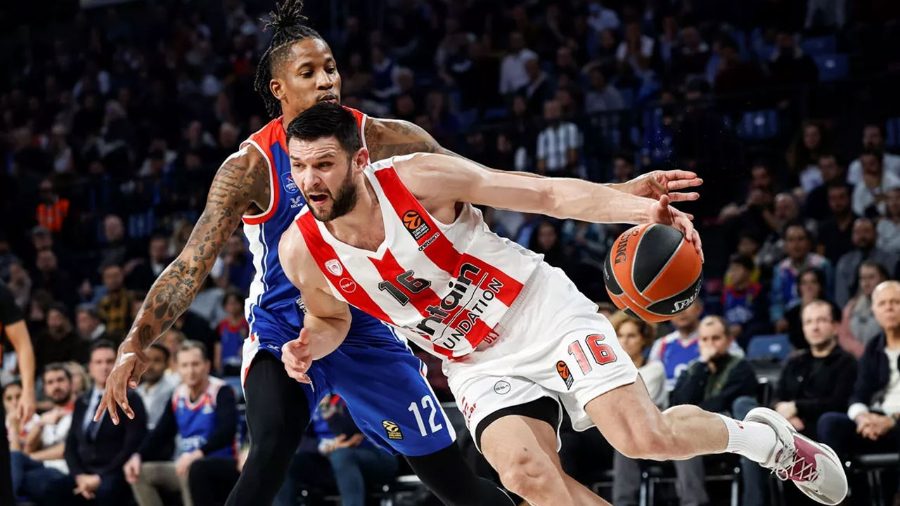 Anadolu Efes sahasında Olympiakos'u mağlup etti