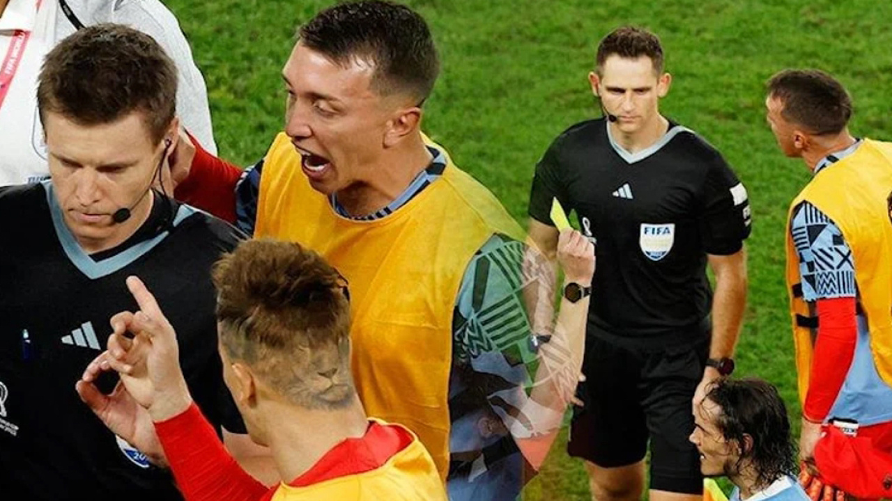 Uruguay Gana maçında saha bir anda karıştı: Muslera çılgına döndü, hakemin üzerine yürüdü ve...