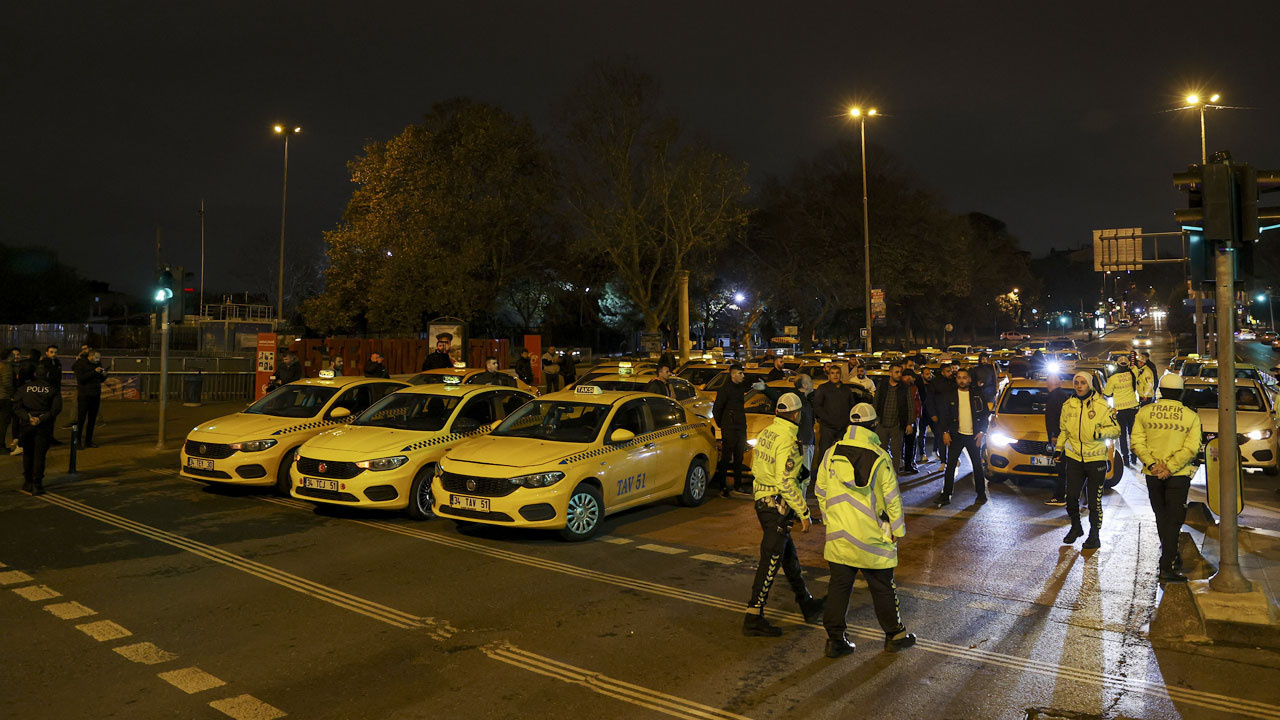 İstanbul'da bazı taksi şoförleri protesto eylemi düzenledi