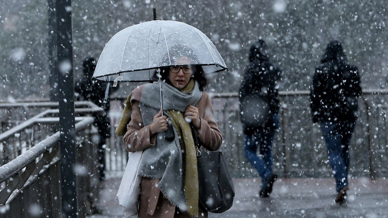 İstanbul'a ilk kar ne zaman düşecek beklenen tarih geldi! Bildiğiniz kışları unutun geliyor