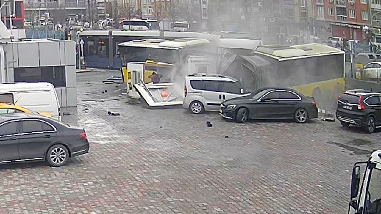 İstanbul'daki tramvay kazası güvenlik kamerasına yansıdı