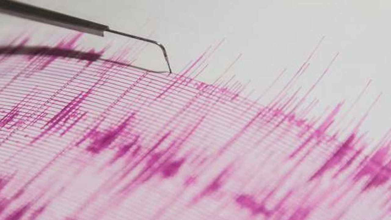 Ege yine beşik gibi sallandı korkutan deprem Kandilli şiddeti açıkladı