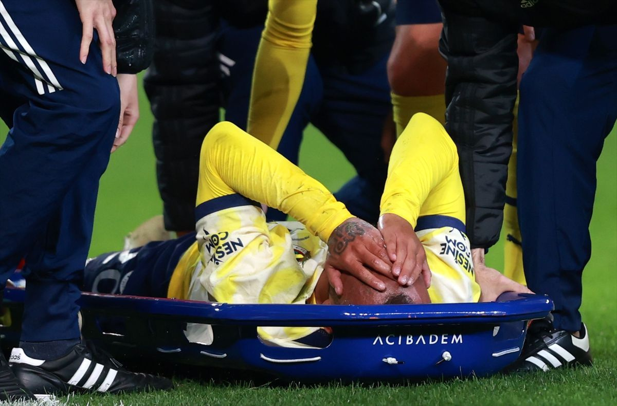 Fenerbahçe'de bitmeyen sakatlık kabusu! Yıldız futbolcu sezonu kapatabilir