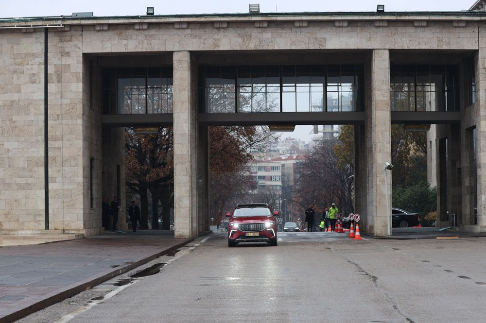 Sanayi ve Teknoloji Bakanı Varank Meclis'e Togg ile geldi: Bütün izinlerimizi aldık...