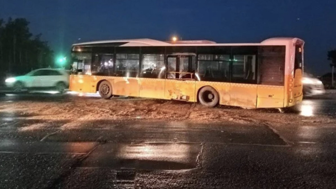 İETT otobüsüyle minibüs çarpıştı: 14 yaralı var