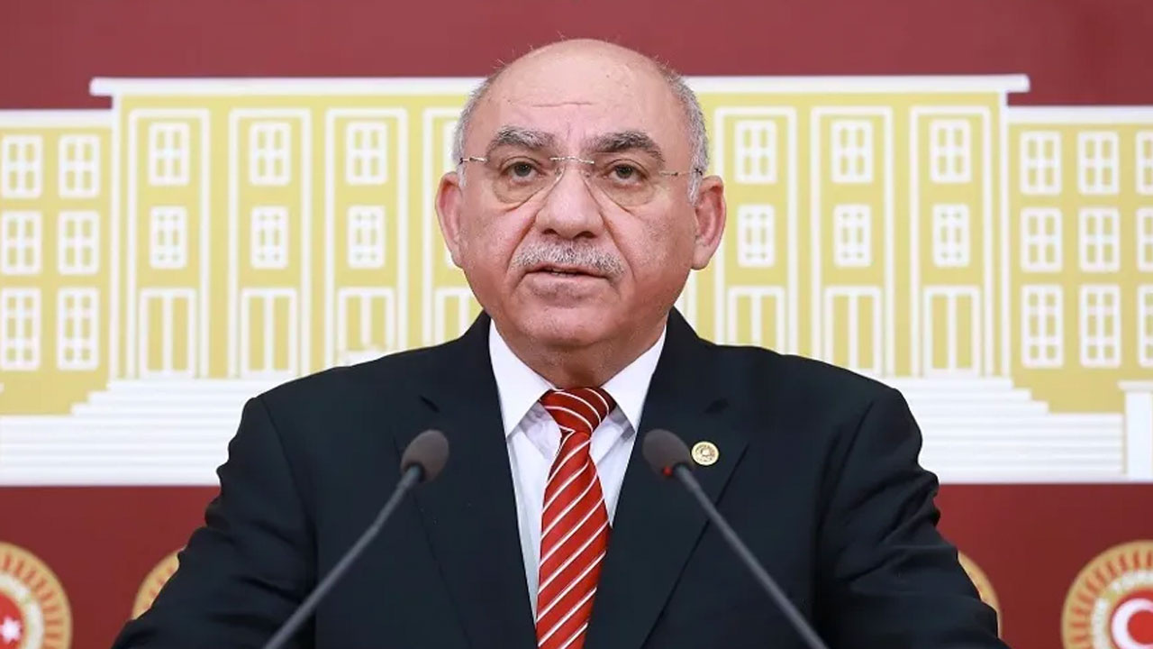 AK Parti'li Karahocagil'den Babacan ve Davutoğlu tepkisi