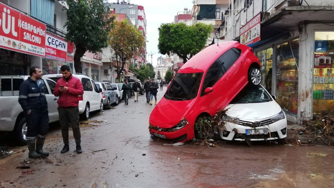 Antalya'daki sel felaketinin bilançosu açıklandı! Bakan Kirişçi son durumu paylaştı
