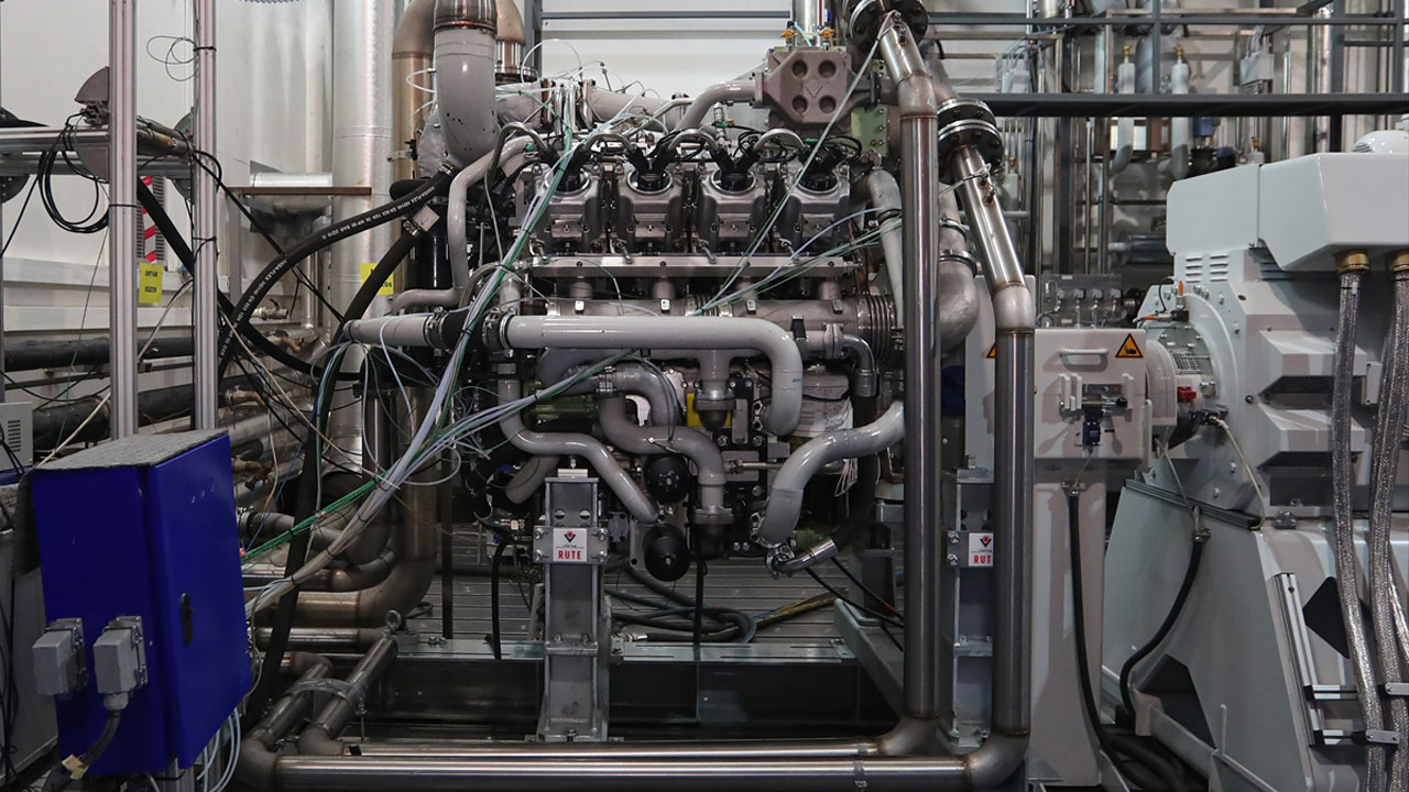 Türkiye'nin ilk yerli tasarım lokomotif motoru tanıtıldı hidrojenle de çalışacak