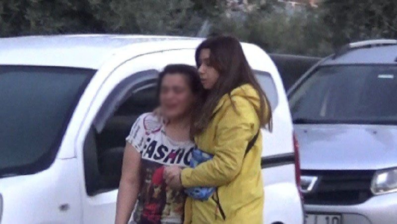 İzmir'de hareketli anlar! 6 aylık bebeği varmış bıçakla karısını rehin aldı