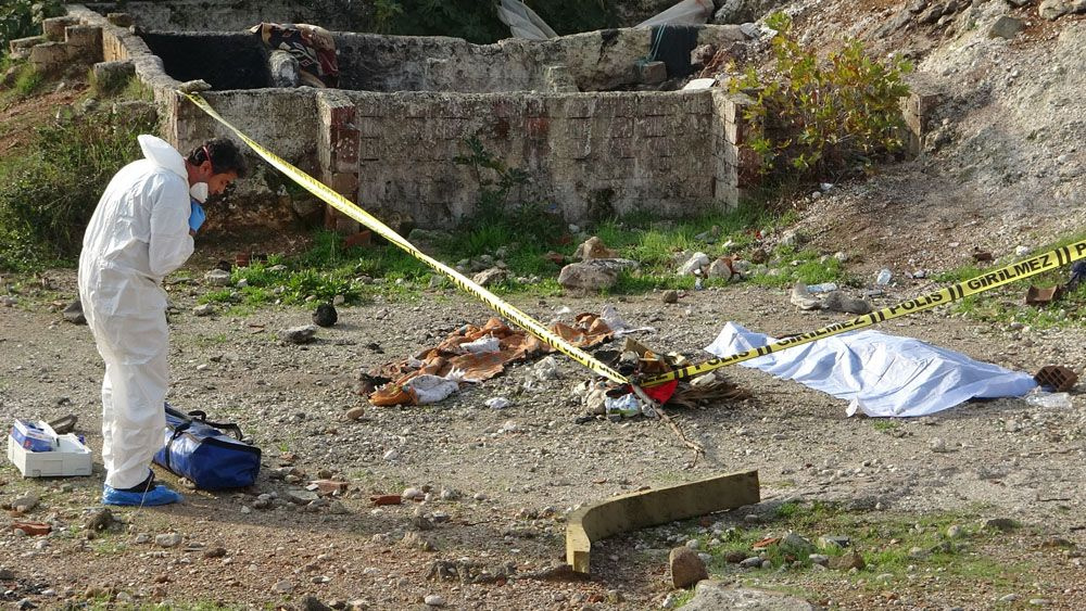 Antalya'da sır ölüm! Boş arazide kadın cesedi bulundu