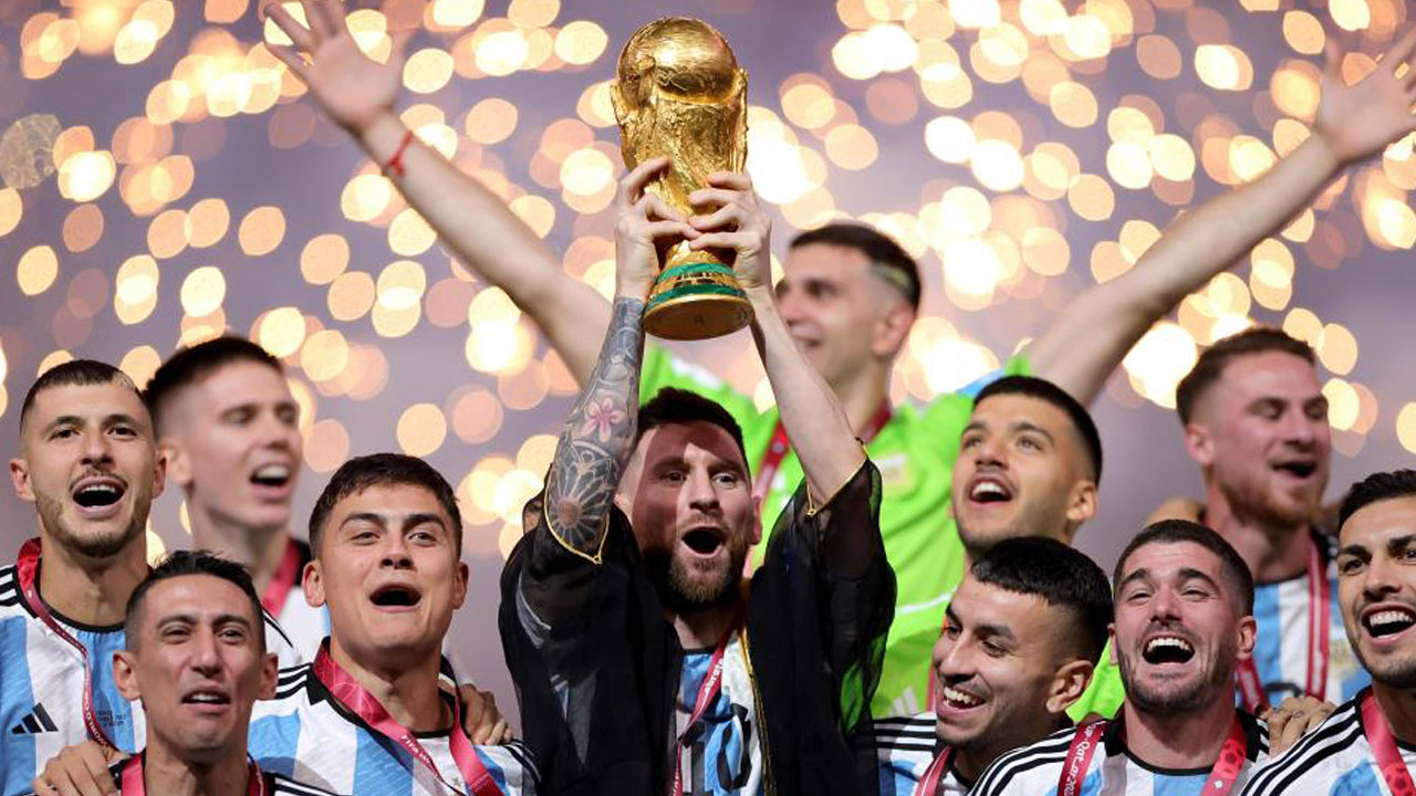 Katar'da muhteşem final! Mbappe'nin çabası yetmedi, Messi'li Arjantin şampiyon oldu