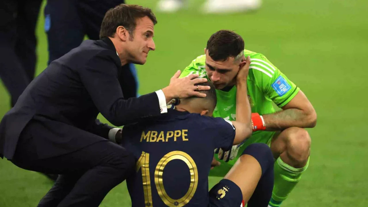 Arjantin maçı sonrası Mbappe'nin zor anları! Emmanuel Macron teselli etti