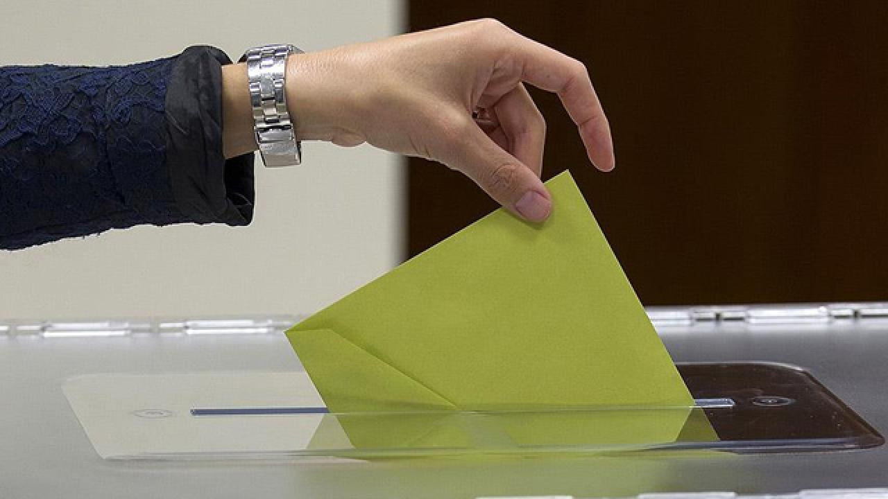 Yurt dışında oy verme işlemi sürüyor! AK Parti YSK Temsilcisi sayıyı açıkladı