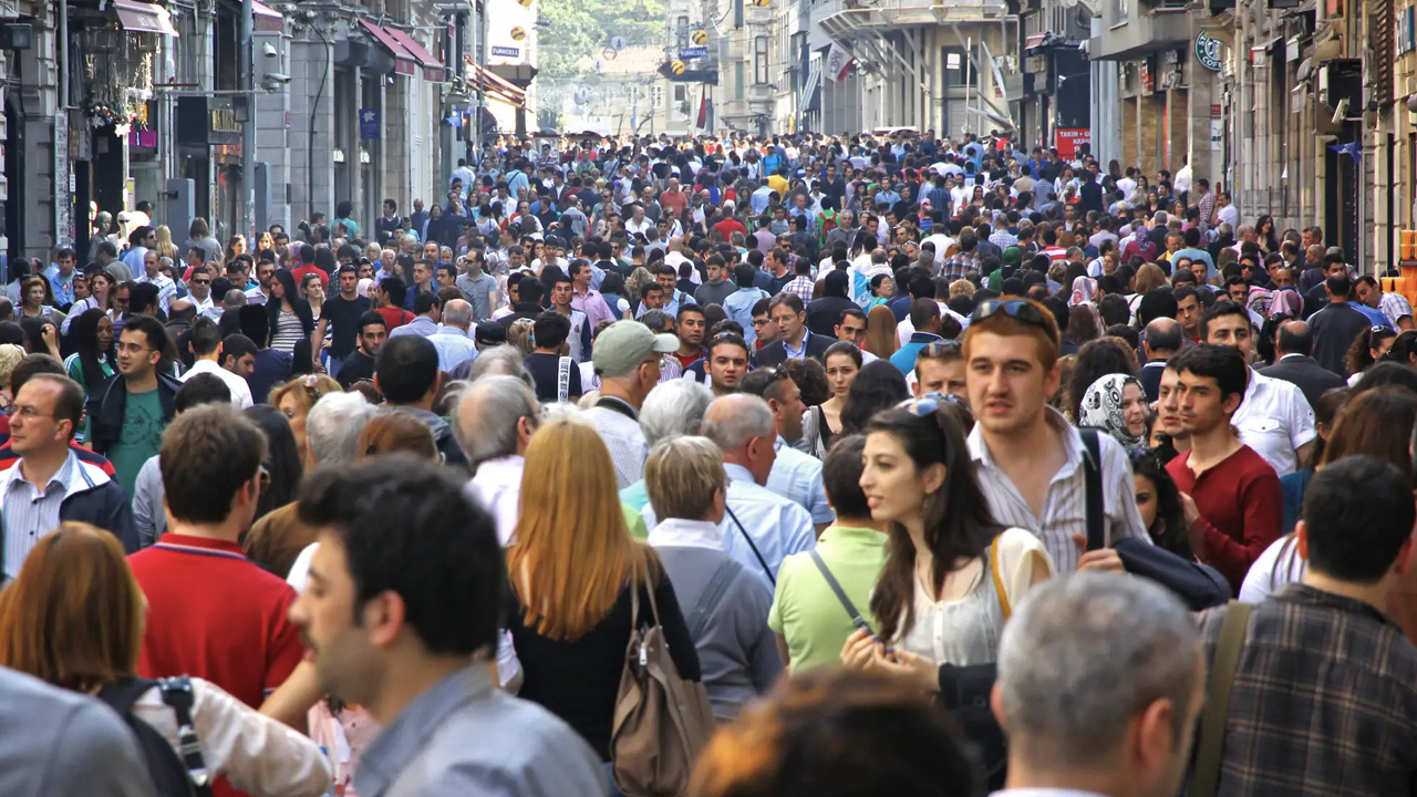 TÜİK açıkladı yeni veriler şaşırttı! Türkiye giderek yaşlanıyor