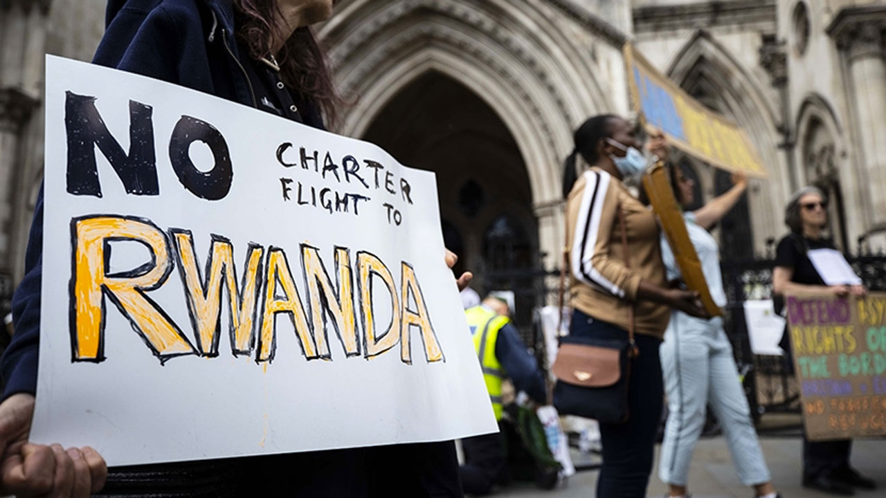 İngiltere'nin göçmenleri Ruanda'ya gönderme planıyla ilgilii Yüksek Mahkeme kararını açıkladı