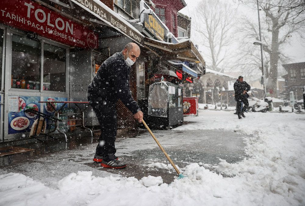 İstanbul'da kar başladı Meteoroloji uyardı listedeki iller aman dikkat sıcaklık 12 derece düşüyor