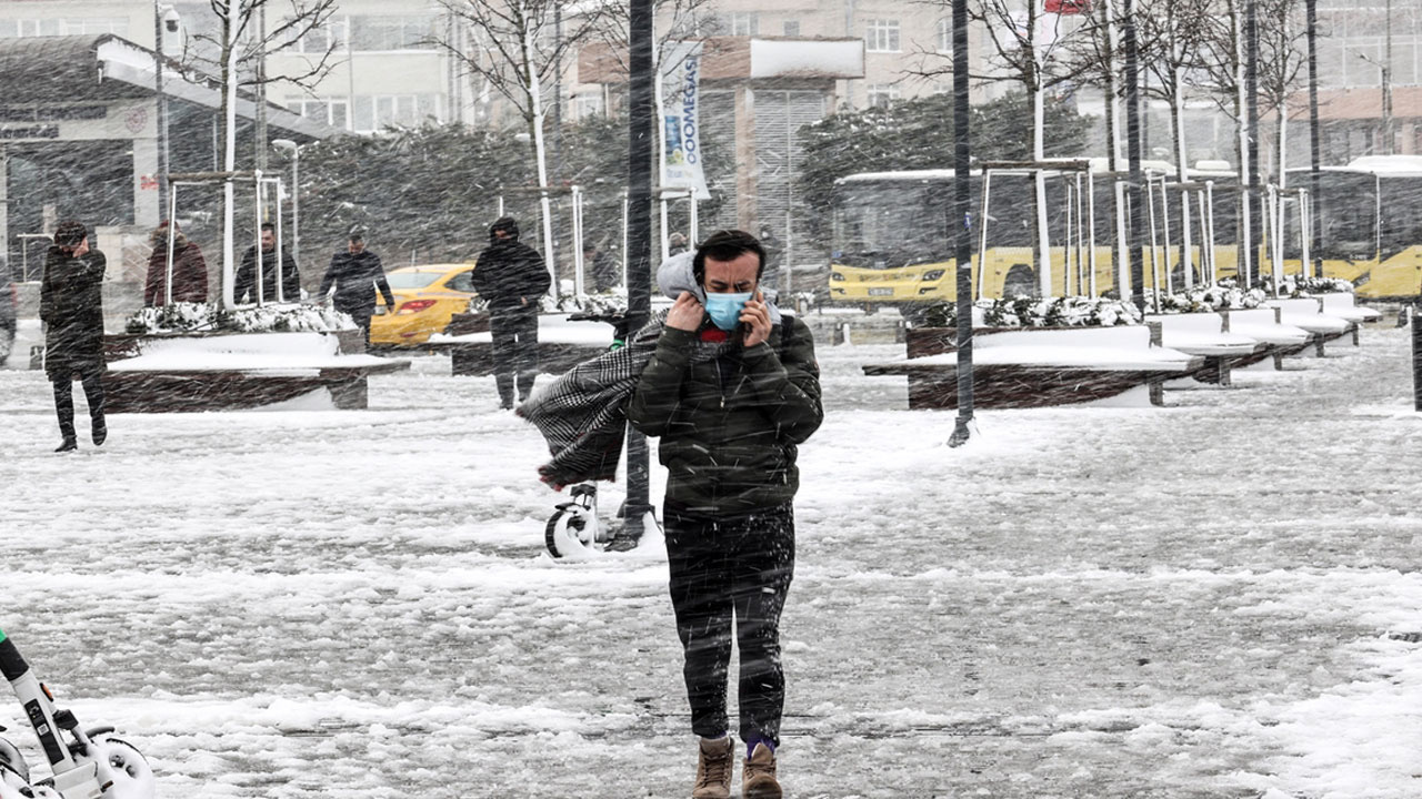 İstanbul'da kar başladı Meteoroloji uyardı listedeki iller aman dikkat sıcaklık 12 derece düşüyor